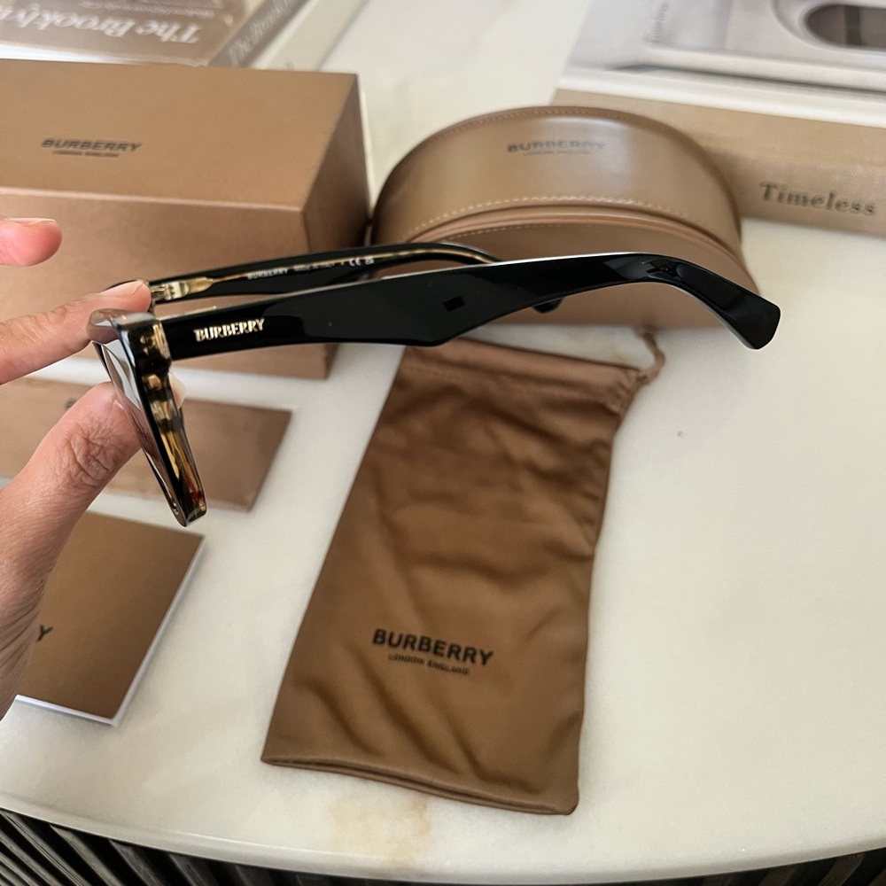 Burberry sunglasses - Picture 7 of 13